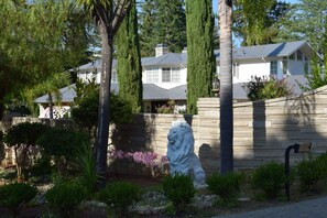 Exterior detail - Exceptionally private Suite in Saratoga’s Upscale area. (Saratoga)
