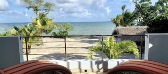Beachfront Paradise: Pool, Volleyball & Rooftop