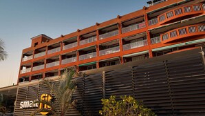 A multi-story building with balconies and a sign for 'smart hotel'. - Mares Suites by Angra Beach (Angra dos Reis)