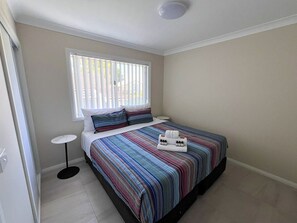 3 bedrooms, iron/ironing board, free WiFi, bed sheets - Three Bedroom Apartment (Jesmond)