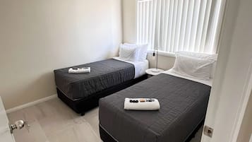 3 chambres, fer et planche à repasser, Wi-Fi gratuit, draps fournis