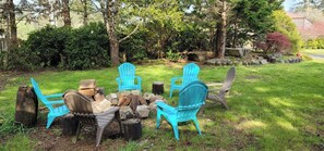 Property grounds - Charming and Cozy 2-bedroom house in Seaview, sleeps up to 5 people!!! (Seaview)