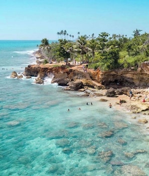 Camastros y toallas de playa