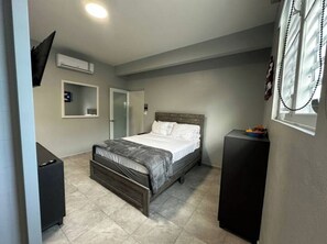 1 bedroom, iron/ironing board, travel cot, free WiFi