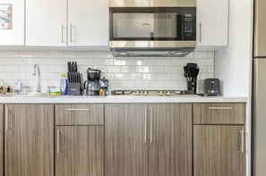 Fridge, microwave, stovetop, coffee/tea maker - Home Run Getaway! PR’s Baseball Legends, 4 mins to beach! with Backup Generator! (Aguadilla)