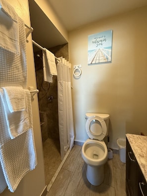 Hårtørrer, håndklæder, Sæbe, Toiletpapir