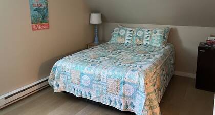 Bright Character Studio Near the Beach with Outdoor Seating & Parking