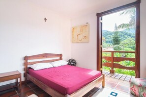 4 bedrooms, WiFi - Beautiful house in gated community with swimming pool in the middle of the Atlantic forest (Horto (Morro das Moças) Ubatuba)