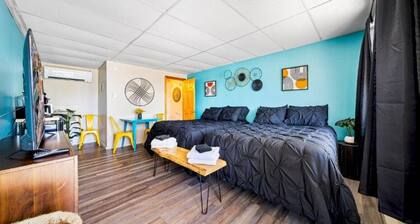 Comfortable Room with 2 Beds Just a Short Walk from the Beach