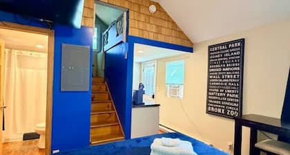 Walk to the Waves, Soak Under the Stars: Private Cottage with Hot Tub