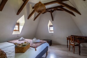 Room - Bourdasse Farmhouse with a View of the Pyrenees, Pool, Sauna, and Nordic Bath (SAUCEDE)
