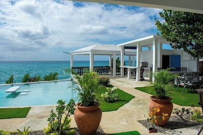 5BR Oceanfront Villa w/ Staff-WV