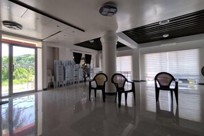 Interior - RedDoorz @ LQJ Hotel Old Buswang Kalibo (Kalibo)