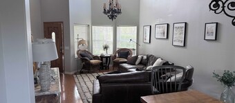 Self Contained, Lake Community, 3 bed, 4 bath, 2 story, 2000 sq ft House