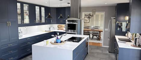 Microwave, dishwasher, cookware/dishes/utensils, paper towels