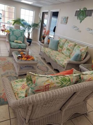 Interior - EndlessWaves Oceanfront Gulf View Resort 2 Pools (Galveston)