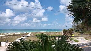 Liegestühle, Strandtücher