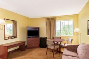 Quarto casal luxo | Escrivaninha, Wi-Fi de cortesia