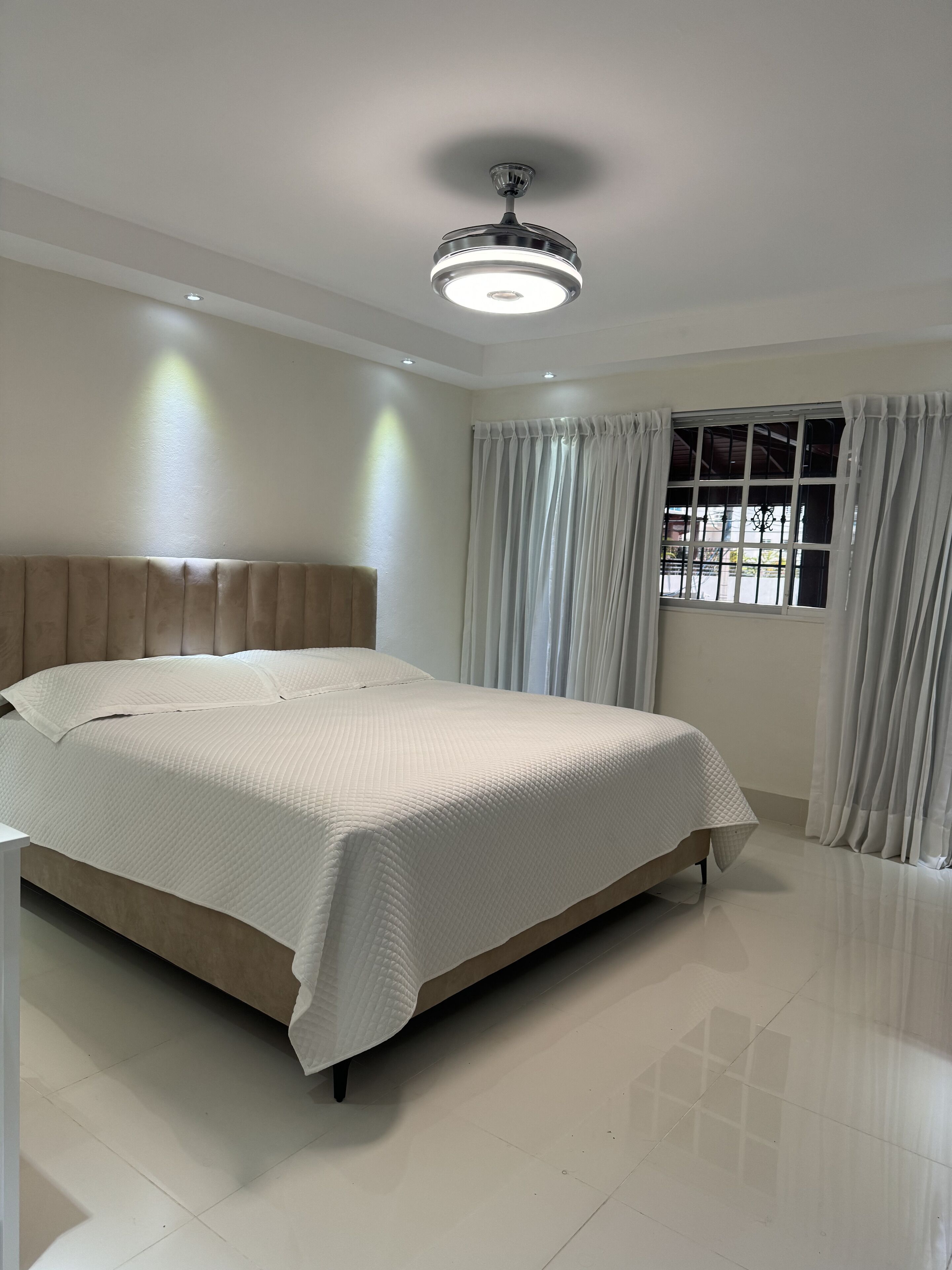 3 chambres, fer et planche à repasser, Wi-Fi, draps fournis