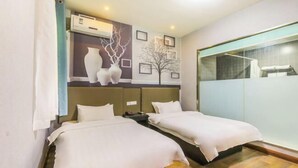 A hotel room with two beds, a large window, and a wall-mounted air conditioning unit. - City 118 Chain Inn Qingdao Zhengyang Road Liqun (Qingdao)