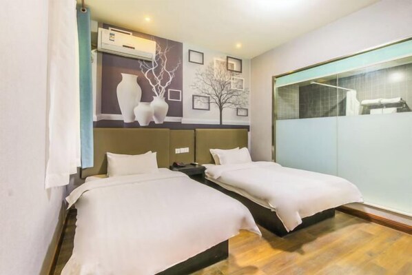 A hotel room with two beds, a large window, and a wall-mounted air conditioning unit. - City 118 Chain Inn Qingdao Zhengyang Road Liqun (Qingdao)