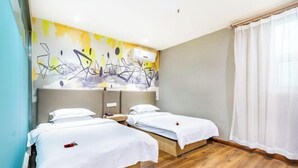 A hotel room with two beds, a wooden floor, a wall with abstract art, and a window with curtains. - City 118 Chain Inn Qingdao Zhengyang Road Liqun (Qingdao)