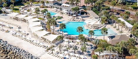 Una piscina techada, una piscina climatizada