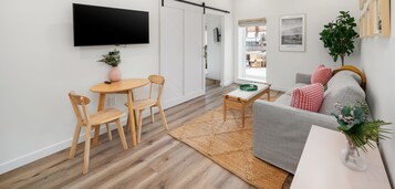 Deluxe Suite, City View | Living area | 42-inch Smart TV with digital channels