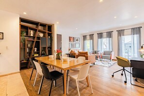 Apartment, Balcony, City View | Living area