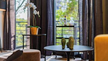 Departamento, 3 habitaciones, balcón, vista a la ciudad | Área de sala de estar