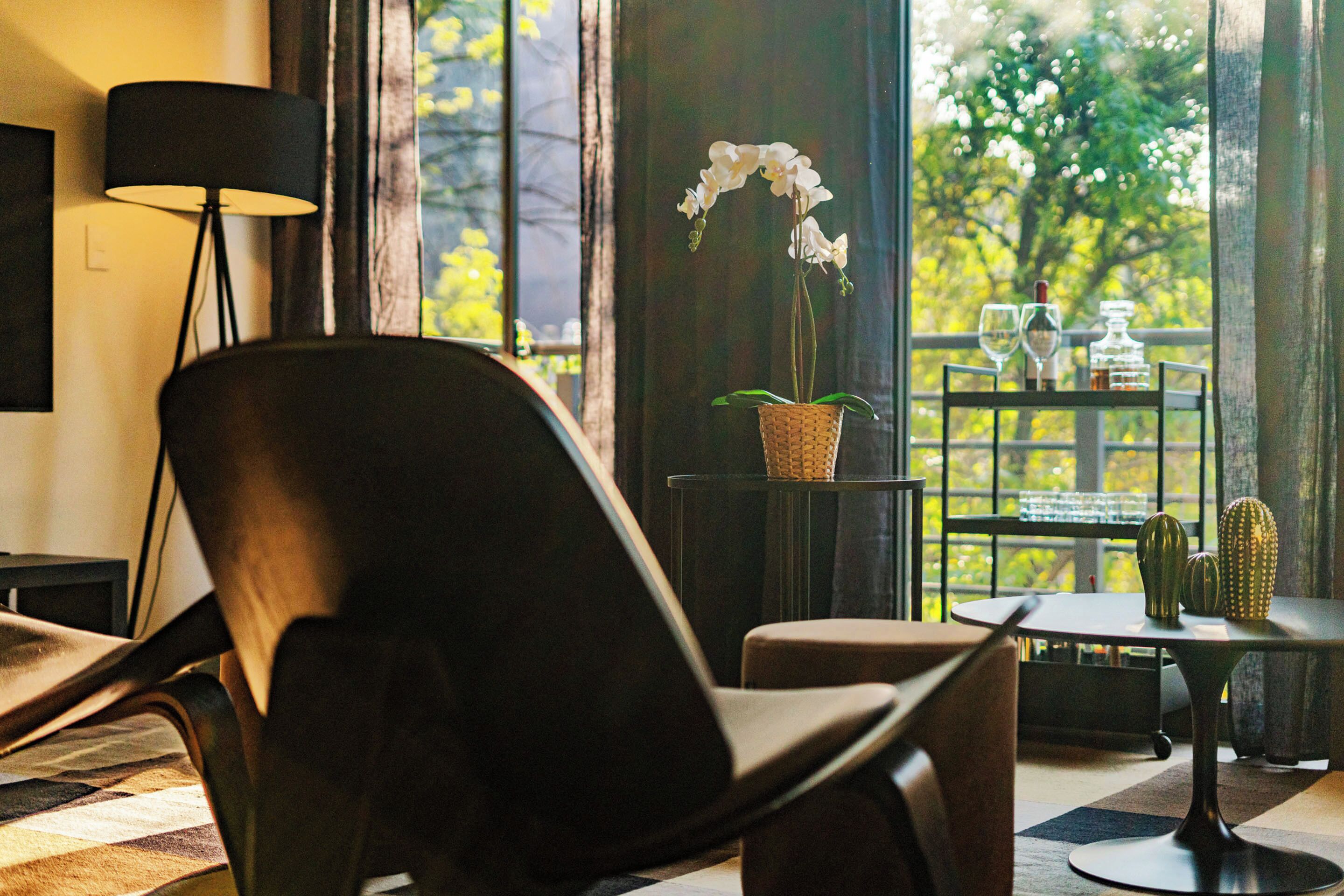 Apartment, 3 Bedrooms, Balcony, City View | Living area