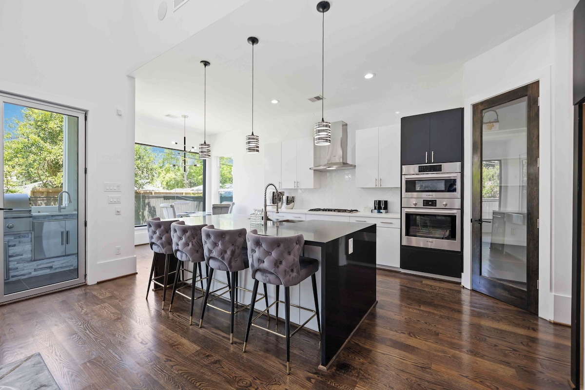 Photo 10 of Spacious 5-bedroom house In Houston, TX