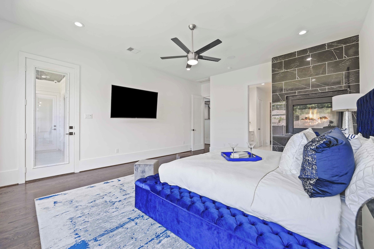 Photo 8 of Spacious 5-bedroom house In Houston, TX