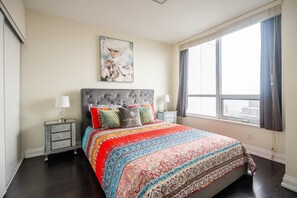 1 Schlafzimmer, Schreibtisch, Bügeleisen/Bügelbrett, Reisekinderbett