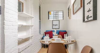 Cozy 2BR/1BA just 2 miles away from Capitol Hill! l Bright and Clean!