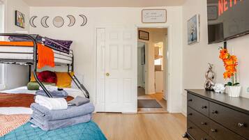 2 bedrooms, desk, iron/ironing board, free WiFi