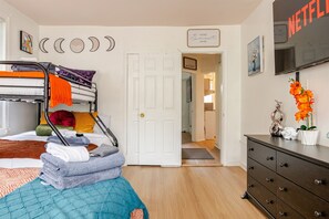 2 bedrooms, desk, iron/ironing board, free WiFi