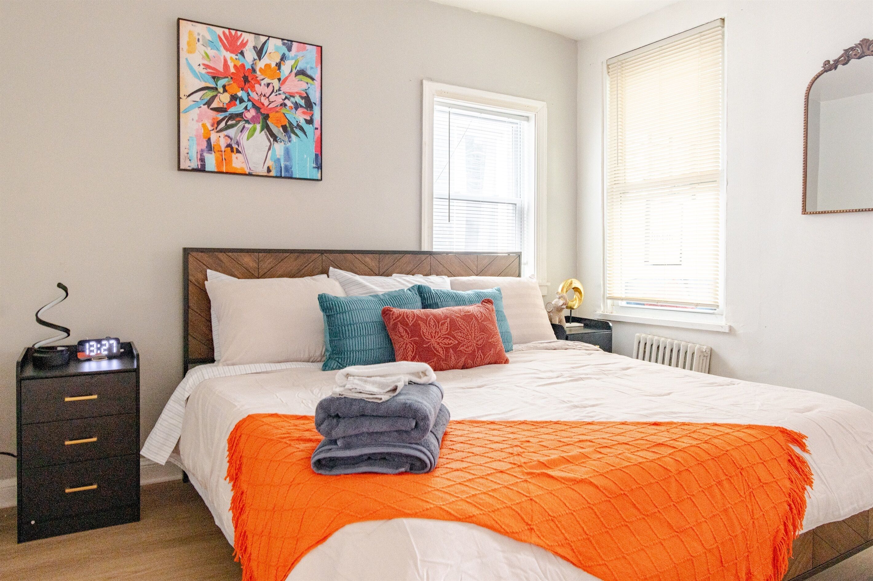 2 bedrooms, in-room safe, desk, iron/ironing board