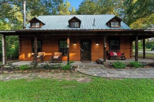 Log home on 4.4 acres| Hot tub | 20kw Generator, Log home on 4.4 acres| Hot tub | 20kw Generator