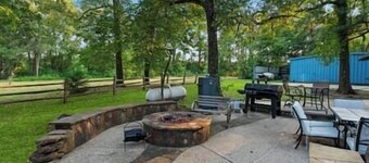 Log home on 4.4 acres| Hot tub | 20kw Generator, Log home on 4.4 acres| Hot tub | 20kw Generator