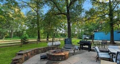 Log home on 4.4 acres| Hot tub | 20kw Generator, Log home on 4.4 acres| Hot tub | 20kw Generator