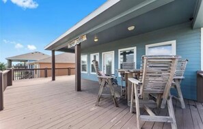 Outdoor dining - Burnin Daylight (Bolivar Peninsula)