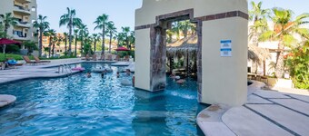Oceanfront, Gound floor, Steps to the Beach! 