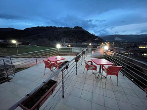 Outdoor dining - Hotel "Mete" (Peshkepi)