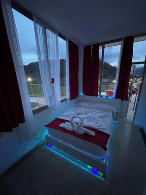 9 bedrooms, WiFi, bed sheets - Hotel "Mete" (Peshkepi)