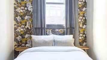 Chambre Standard, 1 grand lit, non-fumeurs | Fer et planche à repasser, Wi-Fi gratuit, draps fournis