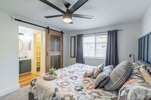 3 Schlafzimmer, Schreibtisch, Bügeleisen/Bügelbrett, WLAN