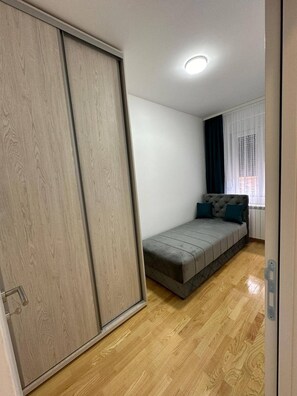 3 bedrooms, blackout drapes, free WiFi