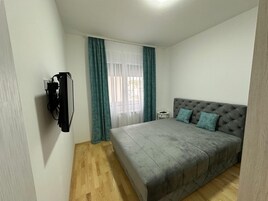 3 bedrooms, blackout drapes, free WiFi