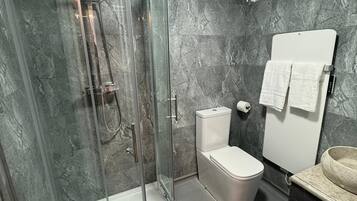 Douche, shampoing, papier toilette